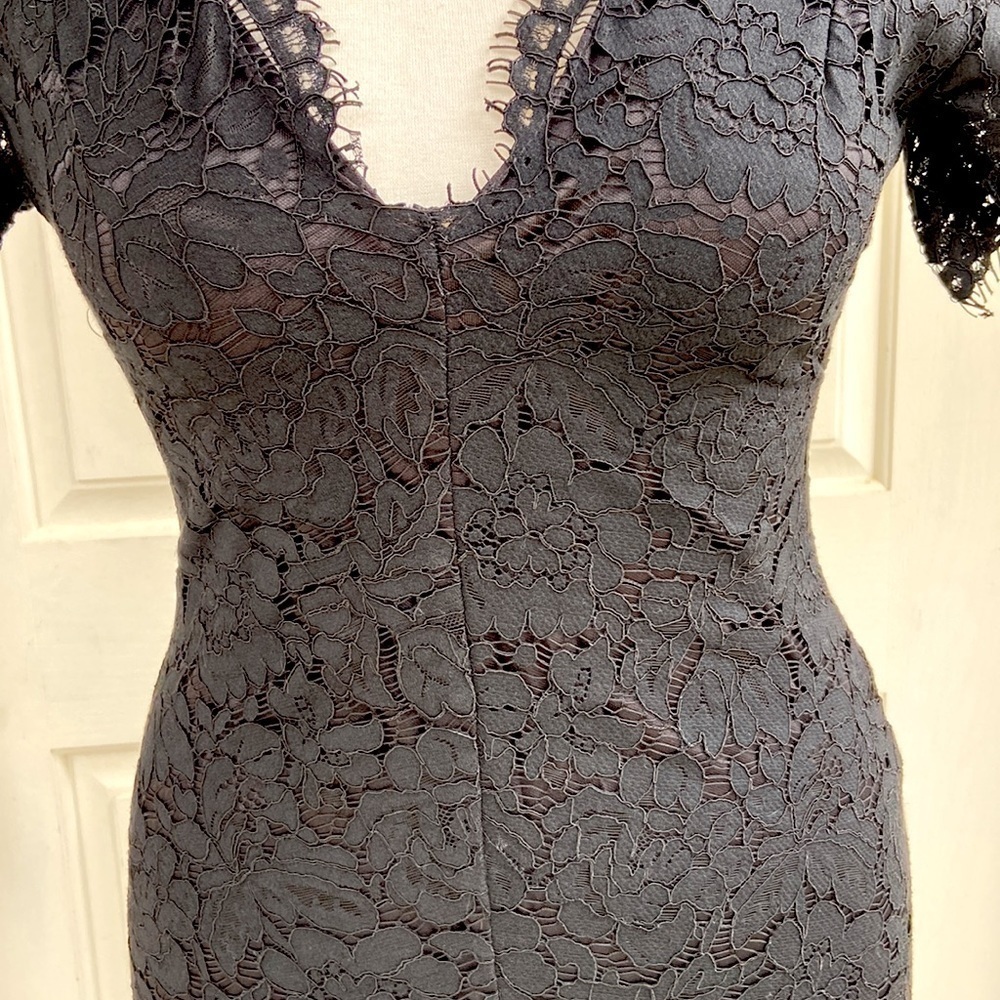 DRESS forum Los Angeles Black floral laced fully lined cocktail formal midi - Picture 3 of 8
